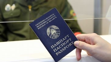 Режим рассчитывает, что эмигранты без паспортов «начнут звереть» и «поднимут Тихановскую на вилы». Так ли все плохо?