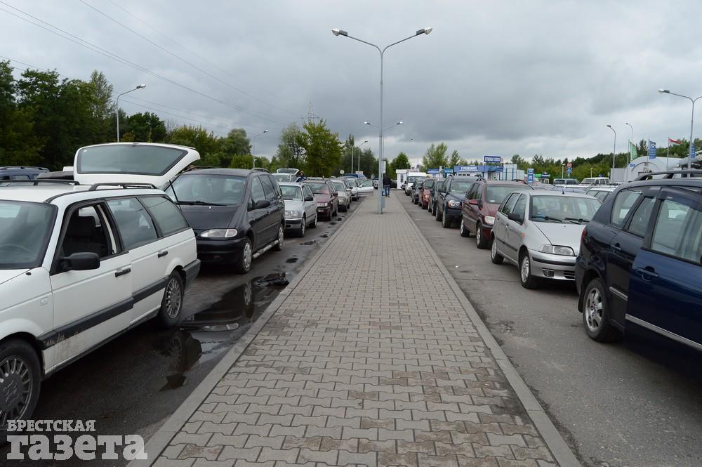 Очередь автобусов на границе брест