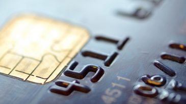 МВД «рекомендует» банкам ввести изменения по карточкам. Они касаются переводов за границу и интернет-платежей