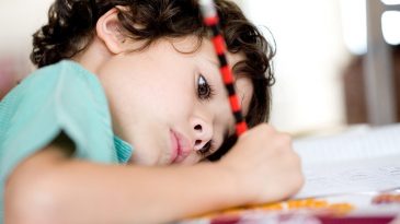 Основные проблемы здоровья школьников — нарушения осанки и остроты зрения