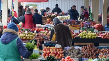 Узбекский лук на рынке Бреста, Roshen осталось «на три дня». Что происходит с продуктами в Беларуси