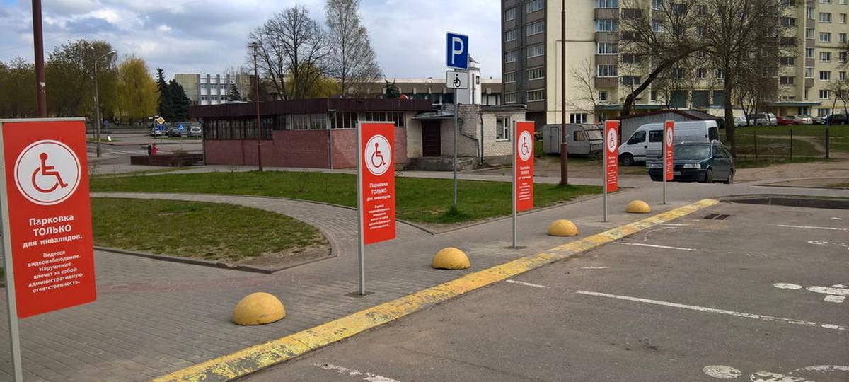 Перед магазином. Парковка у магазина. Стоянка возле магазина. Парковка около магазина. Парковка возле супермаркета.