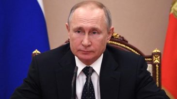 «Прилетать в Минск дважды за три недели — слишком жирно». Путин не будет участвовать очно в саммите ЕАЭС