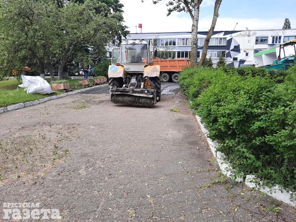 В Бресте усиленно наводят порядок на электроламповом заводе к приезду Александра Лукашенко. Фото: . «Брестская газета», 