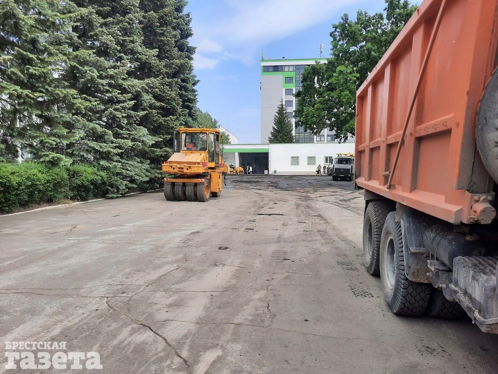 В Бресте усиленно наводят порядок на электроламповом заводе к приезду Александра Лукашенко. Фото: . «Брестская газета», 