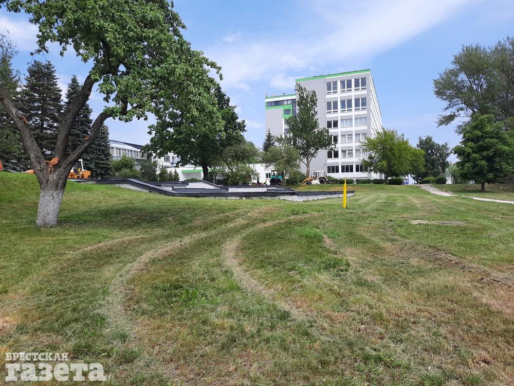 В Бресте усиленно наводят порядок на электроламповом заводе к приезду Александра Лукашенко. Фото: . «Брестская газета», 