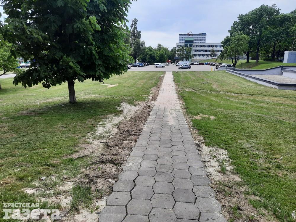 В Бресте усиленно наводят порядок на электроламповом заводе к приезду Александра Лукашенко. Фото: . «Брестская газета», 