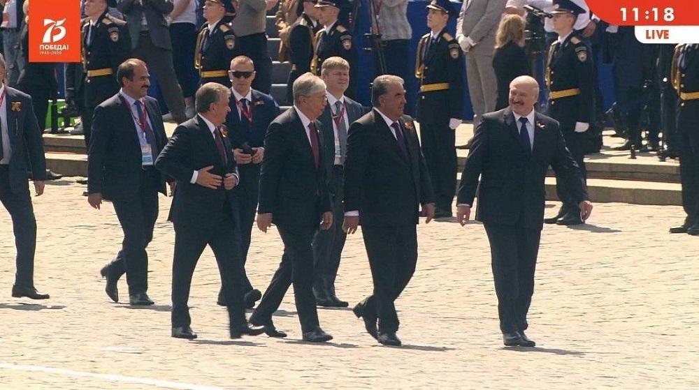 Лукашенко на параде в москве фото