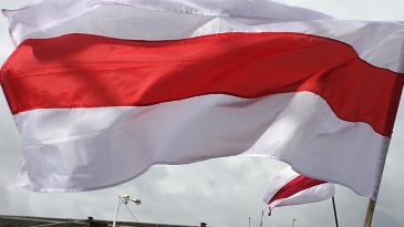 Рассказываем историю бело-красно-белого флага, который стал государственным символом Беларуси более 30 лет назад