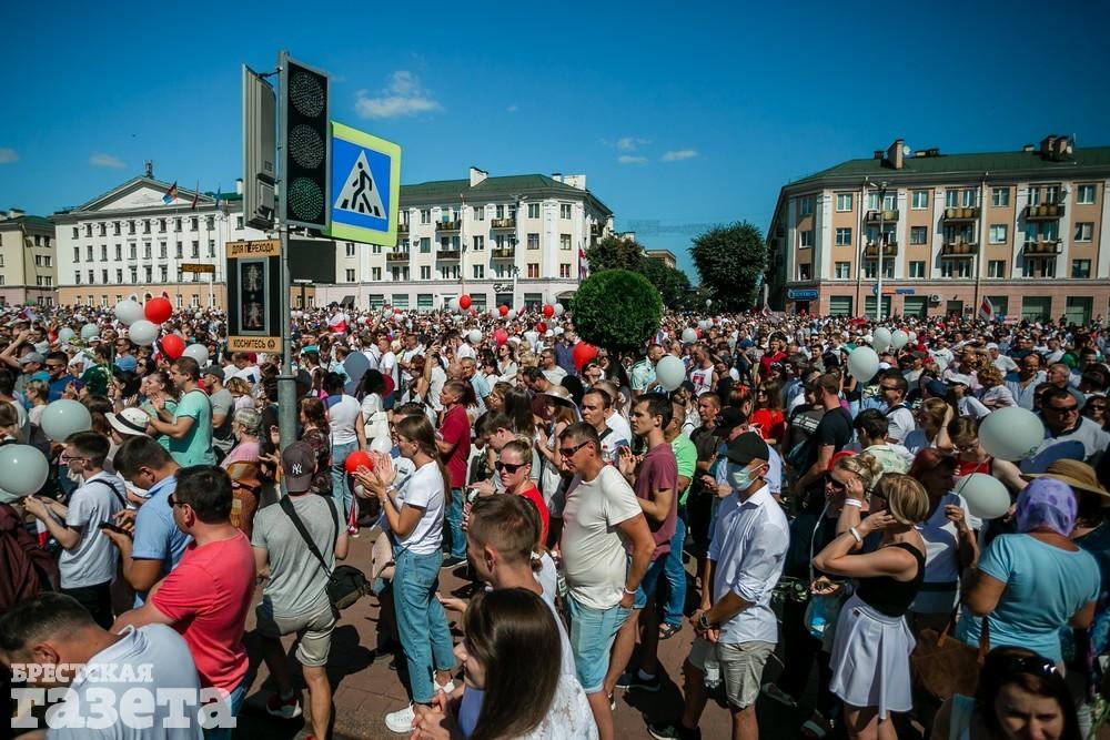 Большой митинг в Бресте 16 августа. Фото: , "Брестская газета"