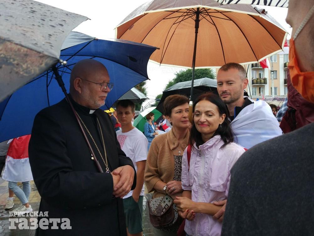 Акция протеста в Бресте 23 августа. Фото: Татьяна БОНДАРЬ, "Брестская газета"