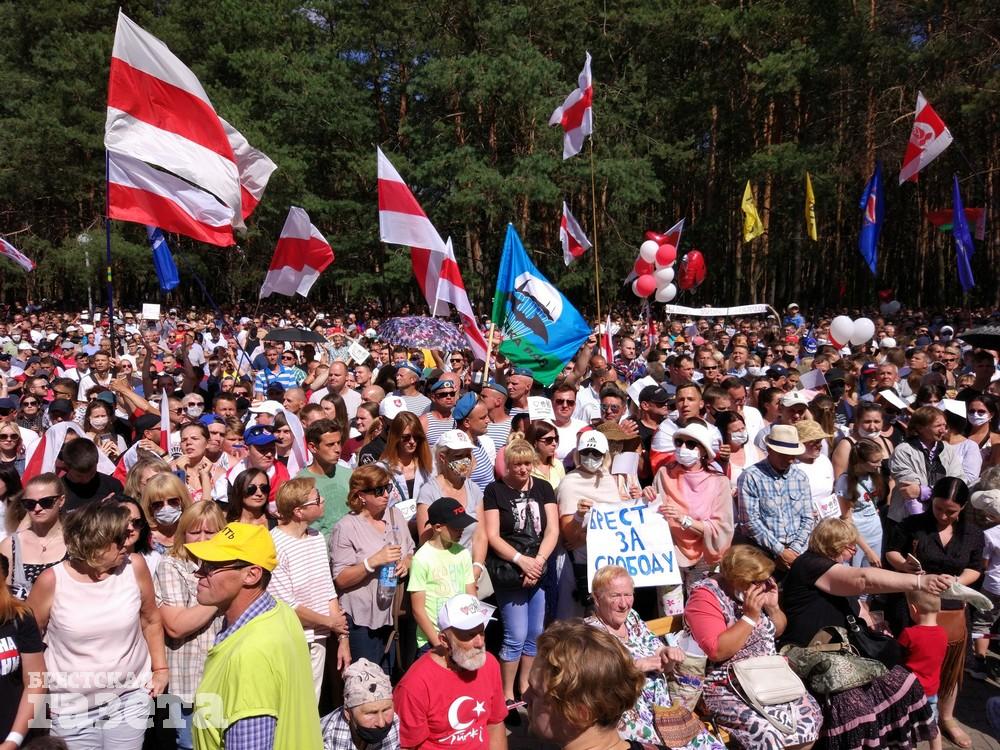 Митинг Светланы Тихановской в Бресте 2 августа 2020 года. Фото: Виктор МАРЧУК. «Брестская газета»