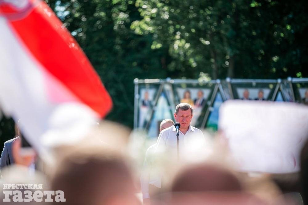 Александр Рогачук на большом митинге в Бресте 16 августа. Фото: , "Брестская газета"