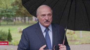 Лукашенко – про БЧБ-флаги: «Знаете, тот, кто побывал в Хатыни, с этими «тряпками» на улице не ходил»