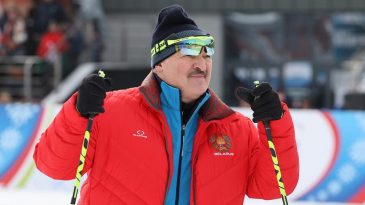 Лукашенко покатался на лыжах, чуть не упал, а потом высказался про результаты соцопроса, фильм, «Евровидение» и МОК