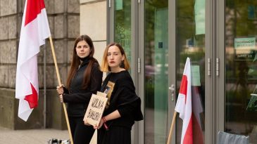 «Мы просим Европу о помощи»: у офиса ЕС в Варшаве голодают пять человек. Среди них – внучка Шушкевича (ФОТО)