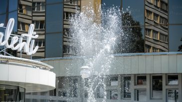 В Бресте из-за жары откорректировали работу городских фонтанов и начали поливать асфальт