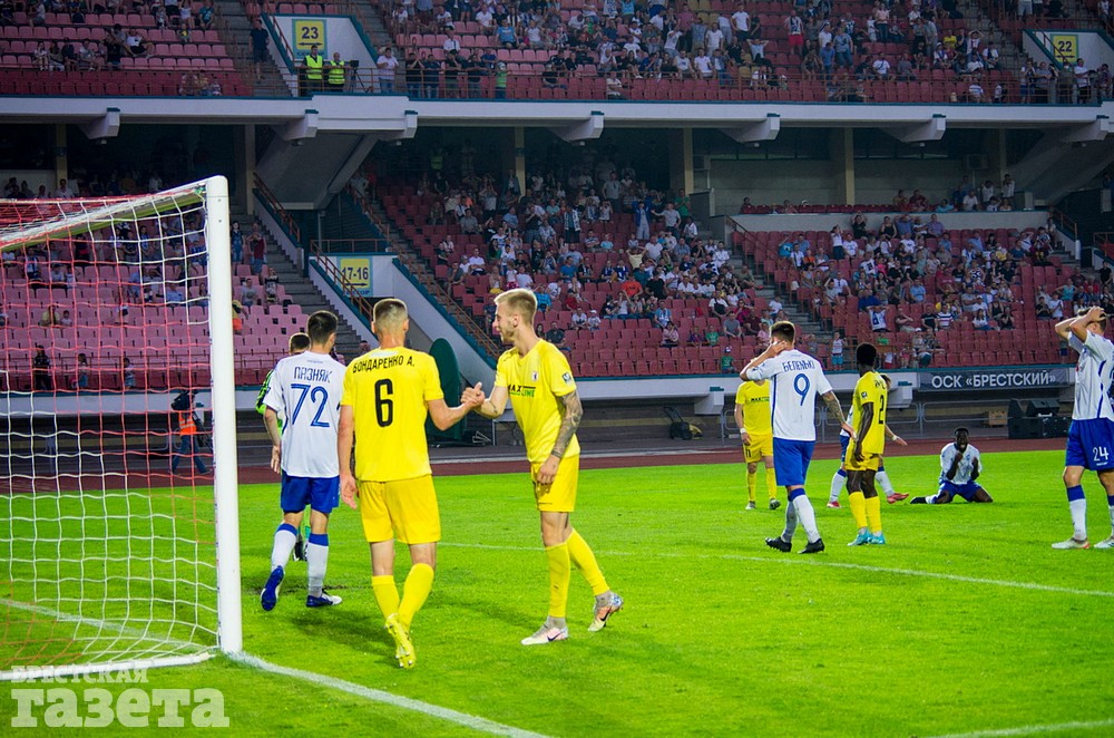 Динамо-Брест, Сморгонь, чемпионат Беларуси, футбол, Брест