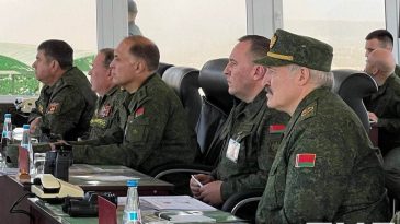 Лукашенко остался доволен «ребятами» на учениях и про агрессию со стороны Запада не забыл упомянуть