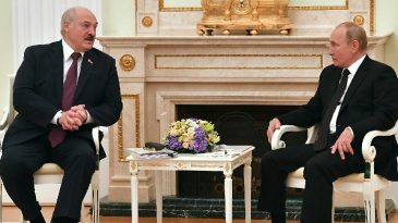 Россия отказала Беларуси в кредите. Эксперты: «Лукашенко остается только ехать к Путину и слезно просить денег»