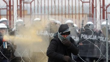 Европейские политологи — о ситуации на границе: «Если будем поддаваться на шантаж, то будем бороться с последствиями»