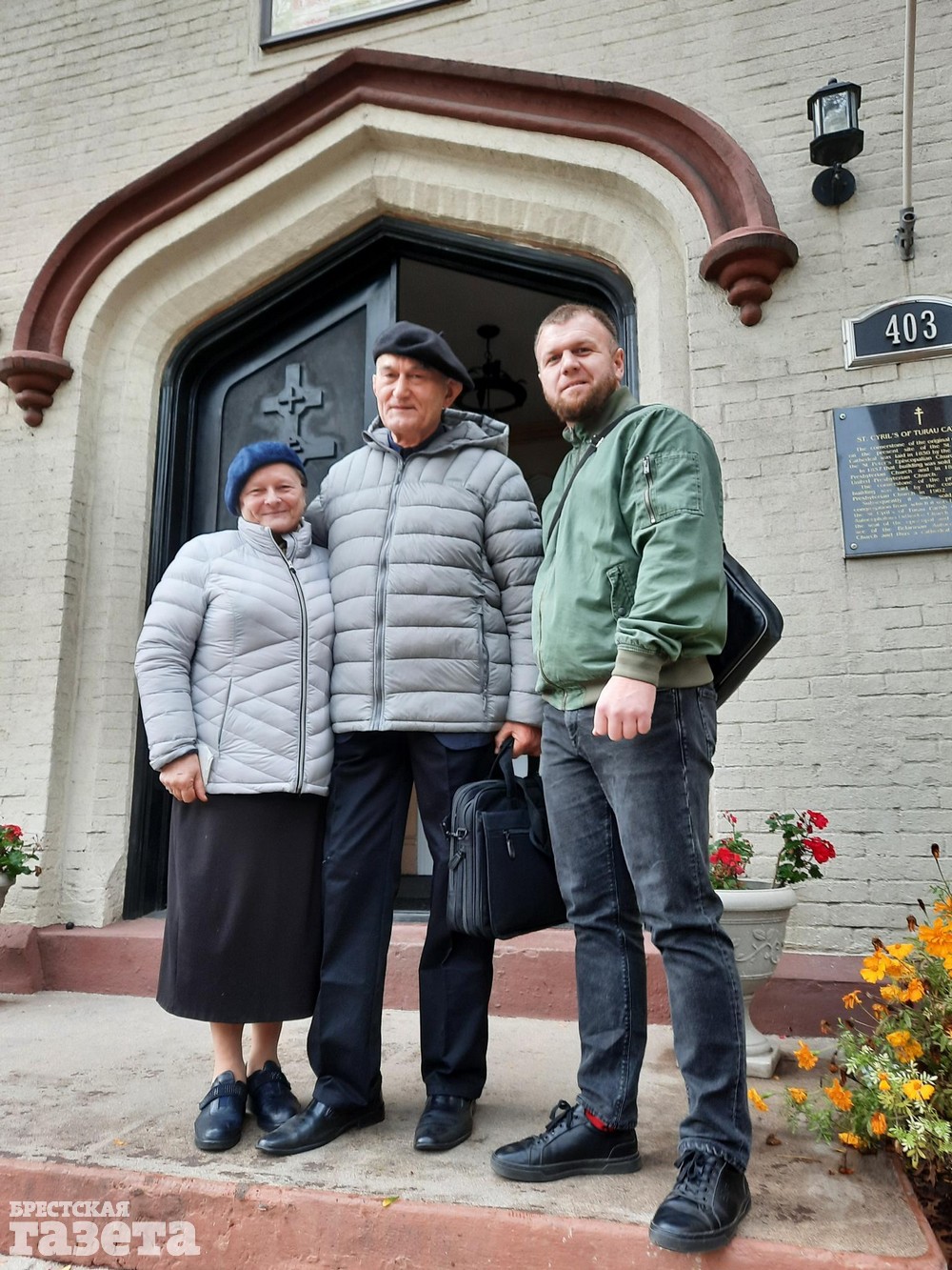 С Зеноном Позняком и Галиной Ващенко у церкви Св. Кирилла Туровского в Нью-Йорке