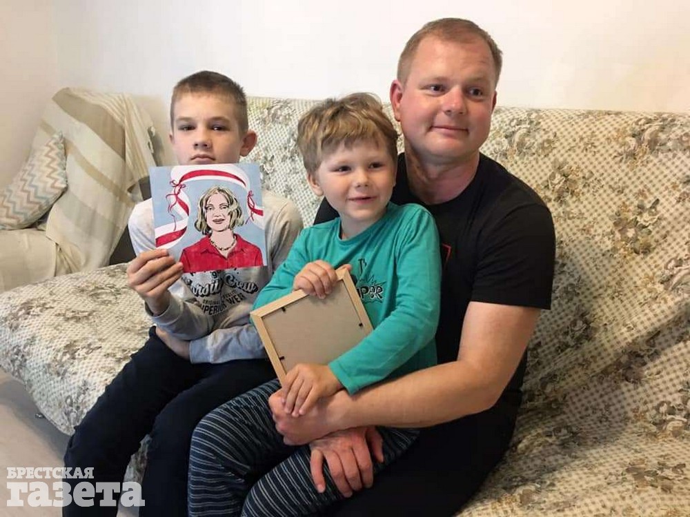 Андрей Шарендо с детьми.
