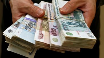 Российский финансовый рынок падает из-за конфликта с Украиной. Как это зацепит Беларусь?