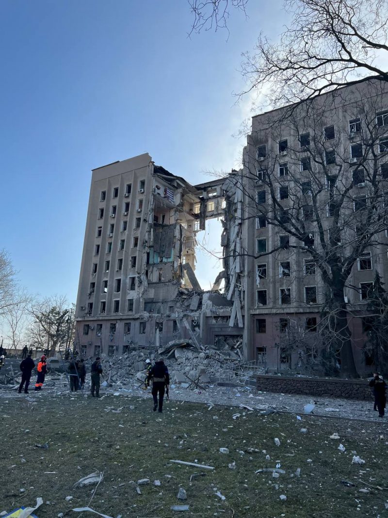 29 марта 2022 года российские военные нанесли ракетный удар по зданию Николаевской областной администрации. Фото: svoboda.org.