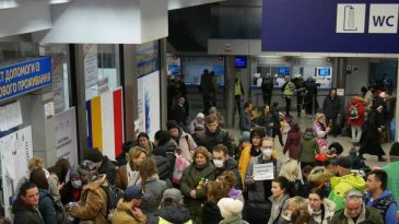 «Одно слово «Мариуполь» не должно вопросов вызывать»: волонтеры о проблемах украинских беженцев в Польше