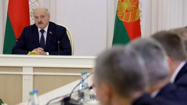 «Делайте то, что я вам говорю». Лукашенко вдруг вспомнил про ВНС и предрек нелегкие избирательные кампании