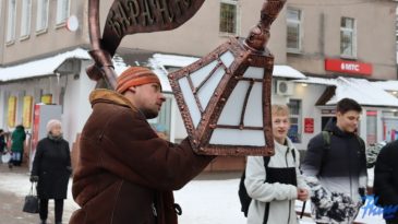 В Барановичах появился кованый фонарь за 2,5 тысячи рублей. Светить будет вниз