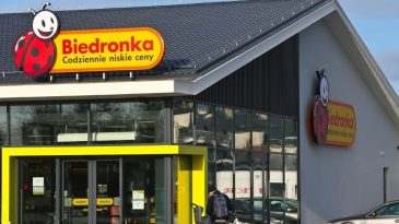 Евроопт vs. Бедронка: Кнырович сравнил цены на продукты, бензин, проезд и коммуналку в Беларуси и Польше