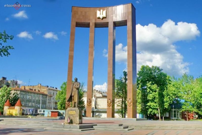 Памятник Степану Бандере