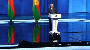 «Я как собачонка бегал от одного президента к другому»: Лукашенко предложил остановить войну в Украине