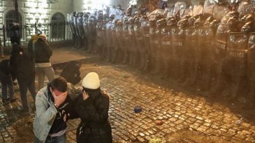 В Грузии протестующие добились отзыва закона об «иноагентах» и требуют отставки правительства. Чем все закончится?