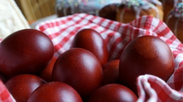 Просто, оригинально или экологично? 17 способов украсить яйца к Пасхе от редакции «BG»