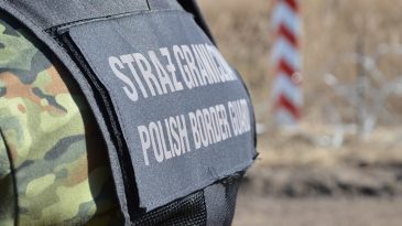 Застрявших на границе беларусов пустили в Польшу, увольнение двоих судей: Что произошло в Бресте и области 24 апреля