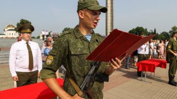 Эксперты — об идее призывать студентов в армию: «Очень важный сигнал для всех молодых людей и их родителей в Беларуси»