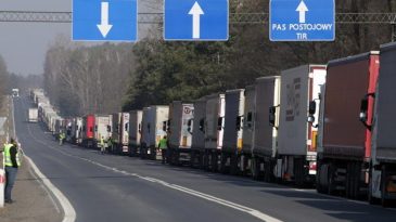 Польские транспортники сняли блокировку движения на границе с Беларусью. Но грозятся ее возобновить