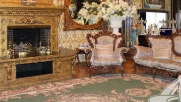 В Бресте продается дом с золотым камином за 330 000$. Посмотрели, что в нем еще дорогого и необычного 