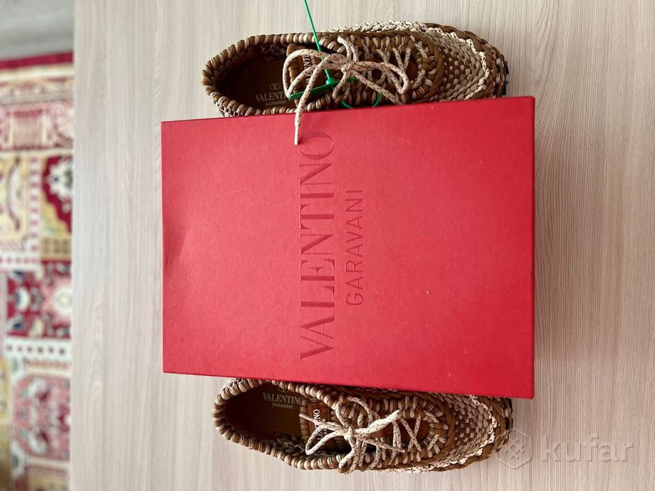 Мужские текстильные кроссовки от Valentino за 1 500 BYN. Фото: kufar.by.