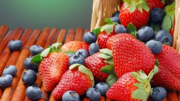 Клубника дешевле почти в три раза: сравнили стоимость сезонных ягод в Польше и Беларуси