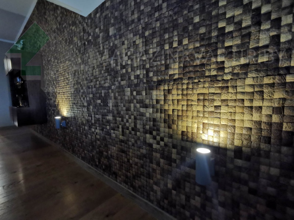 Кокосовая мозаика на стенах с подсветкой.