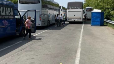 «Из каждого автобуса несколько человек вызывают на допрос». Водитель рассказал, что происходит на границе с Польшей