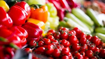 Цветная капуста – на 100%, черешня – на 20%, помидоры – на 66%. Сравнили цены на Брестском рынке за 2022 и 2023 годы