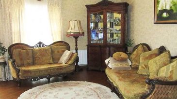 «‎Квартира с иголочки»: в Бресте продается трешка с мебелью в дореволюционном стиле за $115 000
