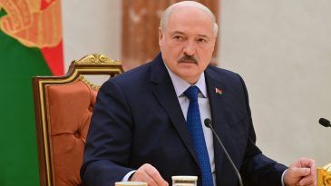 «То ли шьет, то ли в котельной топит»: Почему Лукашенко начал выкручиваться в ответ на вопросы о политзаключенных?