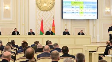 В Беларуси вновь приняли на работу меньше человек, чем уволили. Зато больше стало чиновников