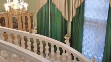 Что знаете вы о роскоши? В Кобрине продается дом, напоминающий Версальский дворец. Угадайте, сколько он стоит